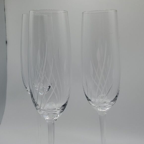 Lenox | Wheat Patterned etched Champagne Flutes - Picture 2 of 4